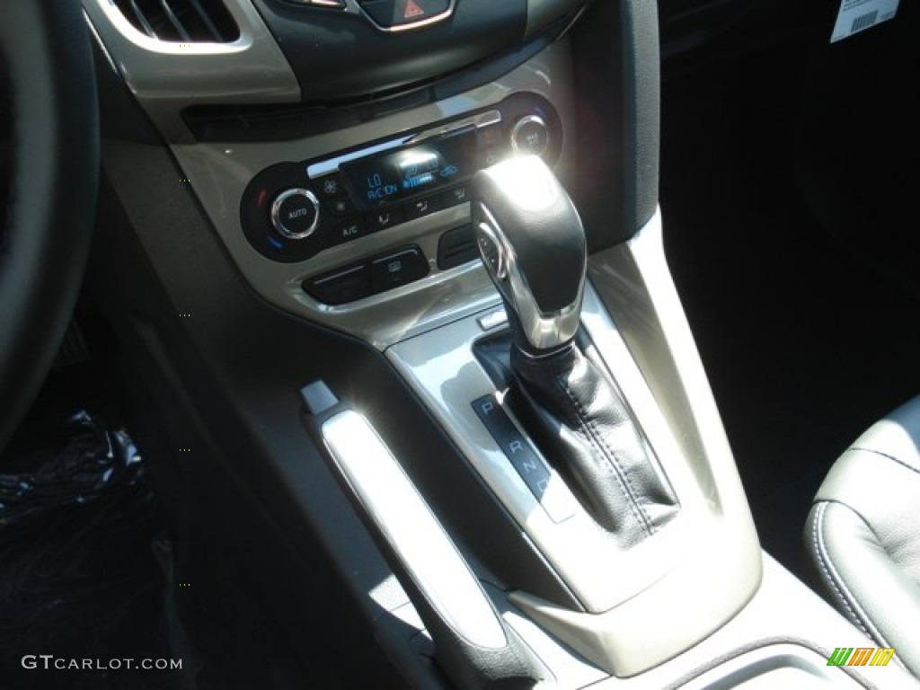 2012 Focus SEL 5-Door - Black / Charcoal Black photo #16