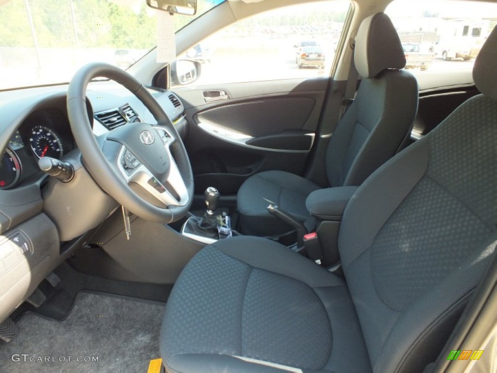 2012 Accent SE 5 Door - Cyclone Gray / Black photo #3