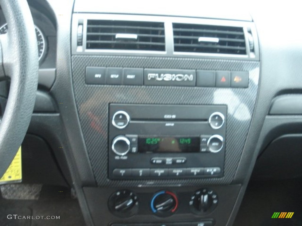 2009 Ford Fusion SE Controls Photos