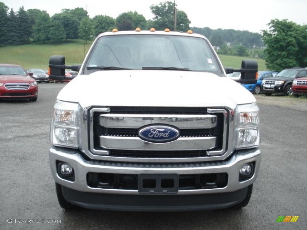 2012 F350 Super Duty Lariat Crew Cab 4x4 - Oxford White / Black photo #3