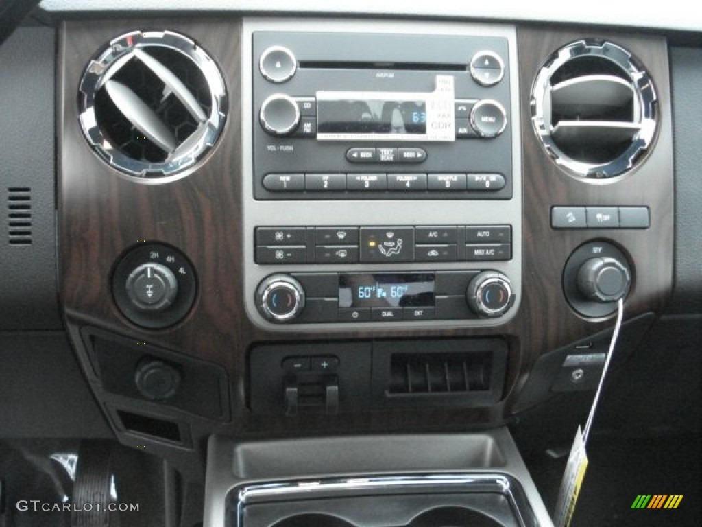 2012 F350 Super Duty Lariat Crew Cab 4x4 - Oxford White / Black photo #17
