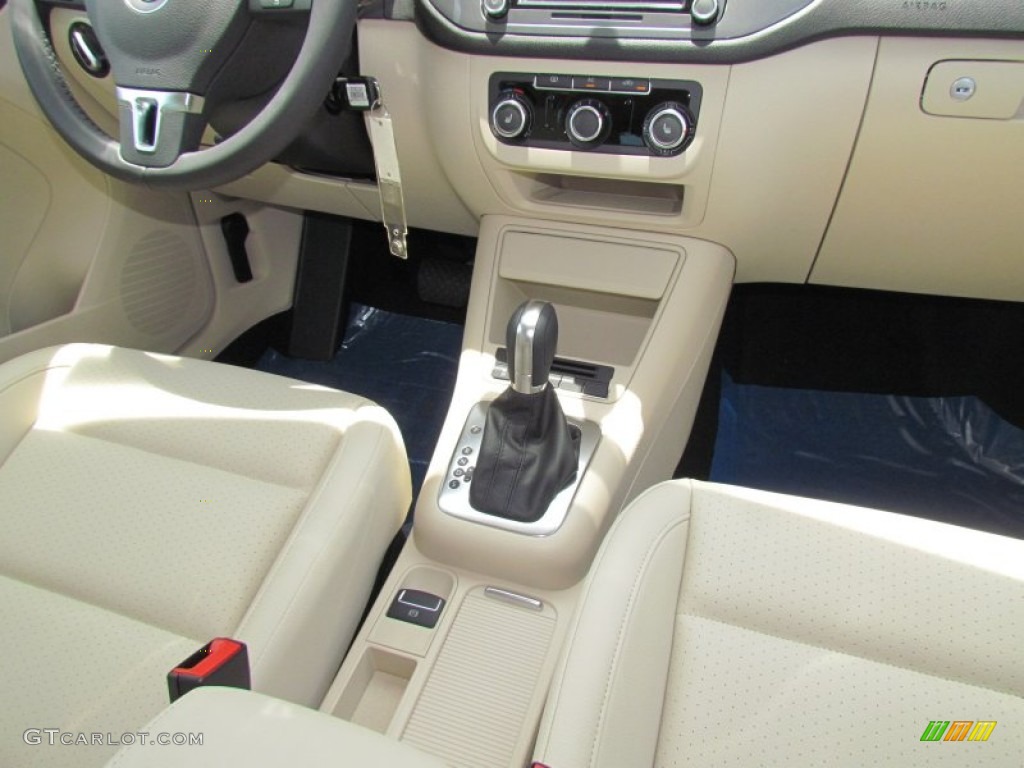 2012 Tiguan SE - Deep Black Metallic / Beige photo #6