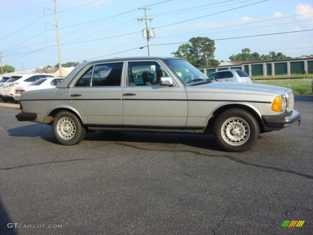 Astro Silver Metallic 1984 Mercedes-Benz E Class 300 D Sedan Exterior Photo #65993274