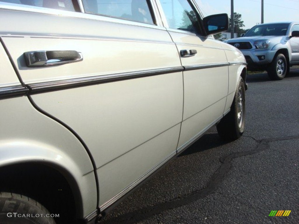 1984 E Class 300 D Sedan - Astro Silver Metallic / Blue photo #5