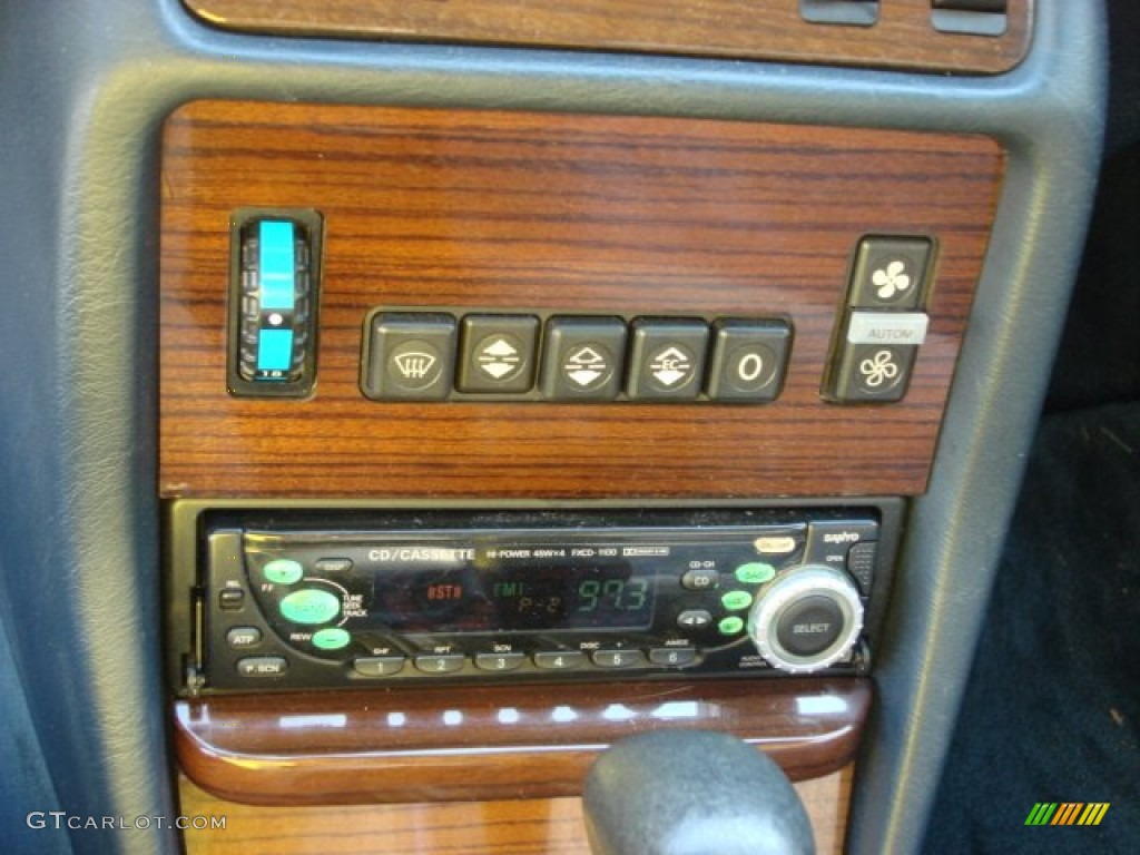 1984 Mercedes-Benz E Class 300 D Sedan Controls Photo #65993430