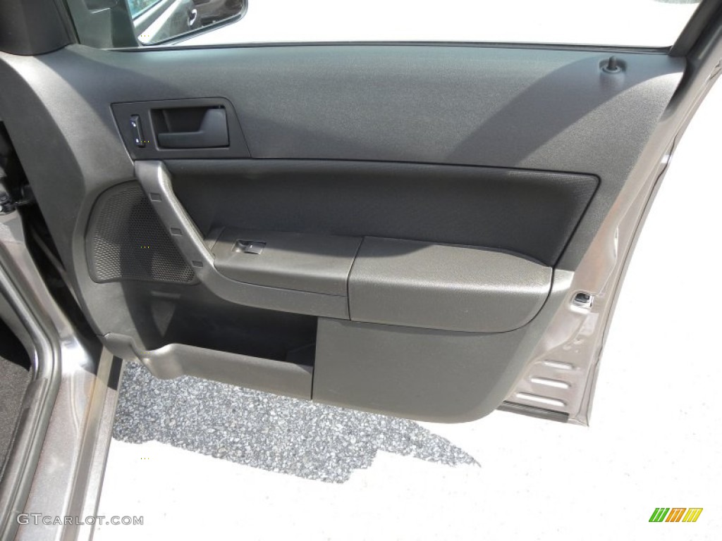 2011 Focus SE Sedan - Sterling Gray Metallic / Medium Stone photo #9