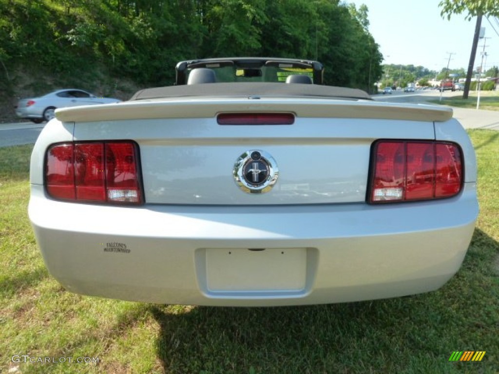 2007 Mustang V6 Premium Convertible - Satin Silver Metallic / Dark Charcoal photo #4