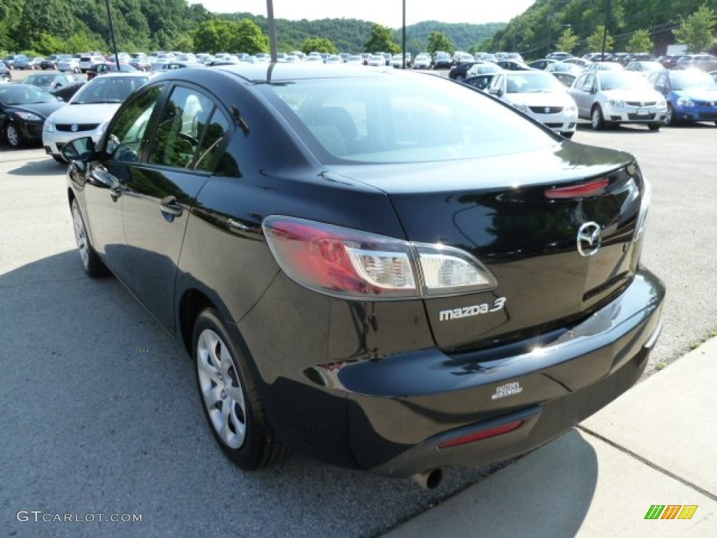 2010 MAZDA3 i Touring 4 Door - Black Mica / Black photo #5