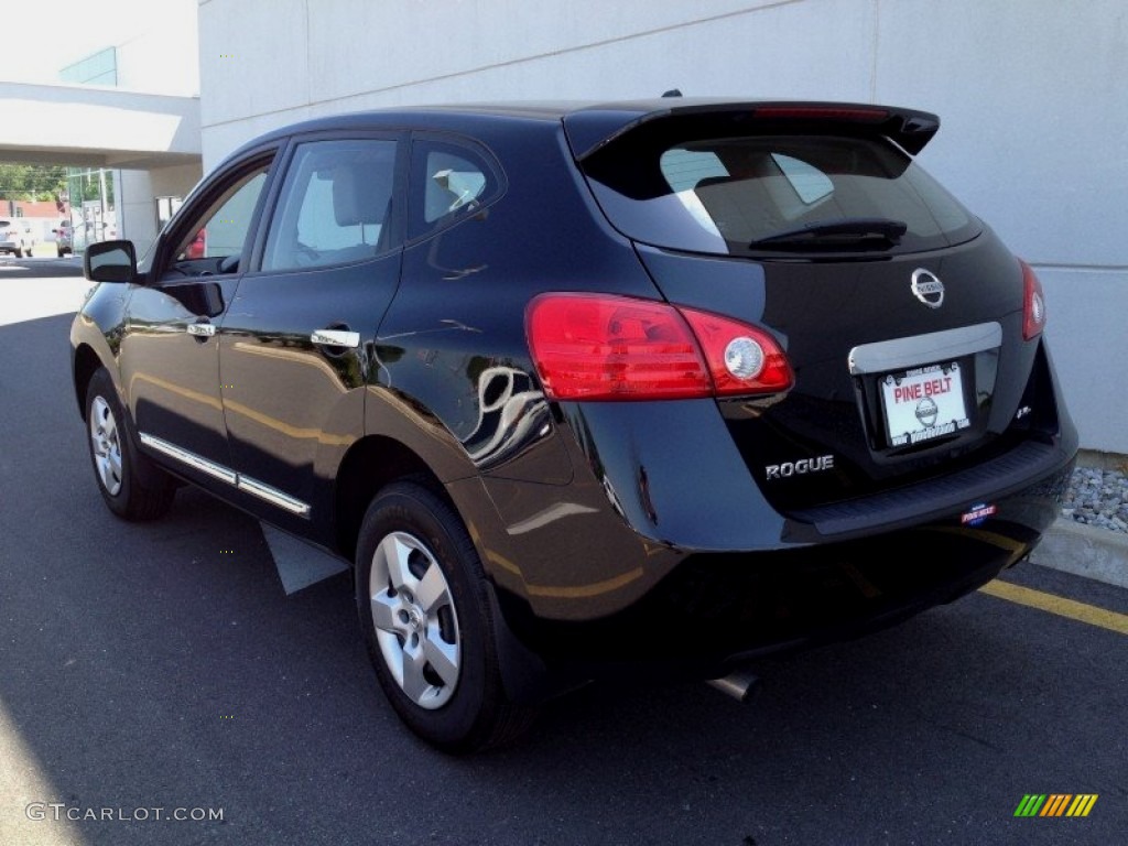 2011 Rogue S AWD - Wicked Black / Gray photo #5
