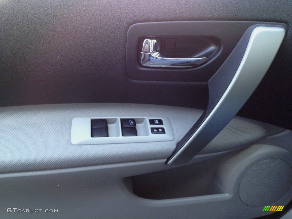 2011 Rogue S AWD - Wicked Black / Gray photo #9