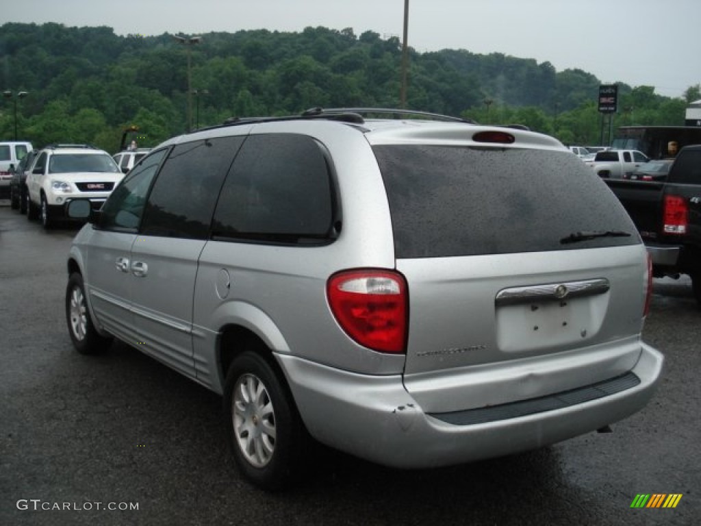 2002 Town & Country LXi - Bright Silver Metallic / Taupe photo #4