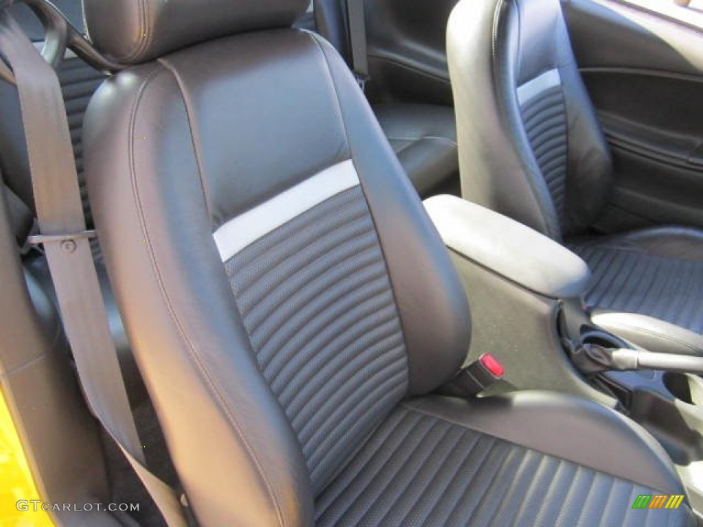 Dark Charcoal Interior 2004 Ford Mustang Mach 1 Coupe Photo #66023364