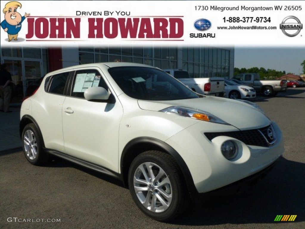 White Pearl Nissan Juke