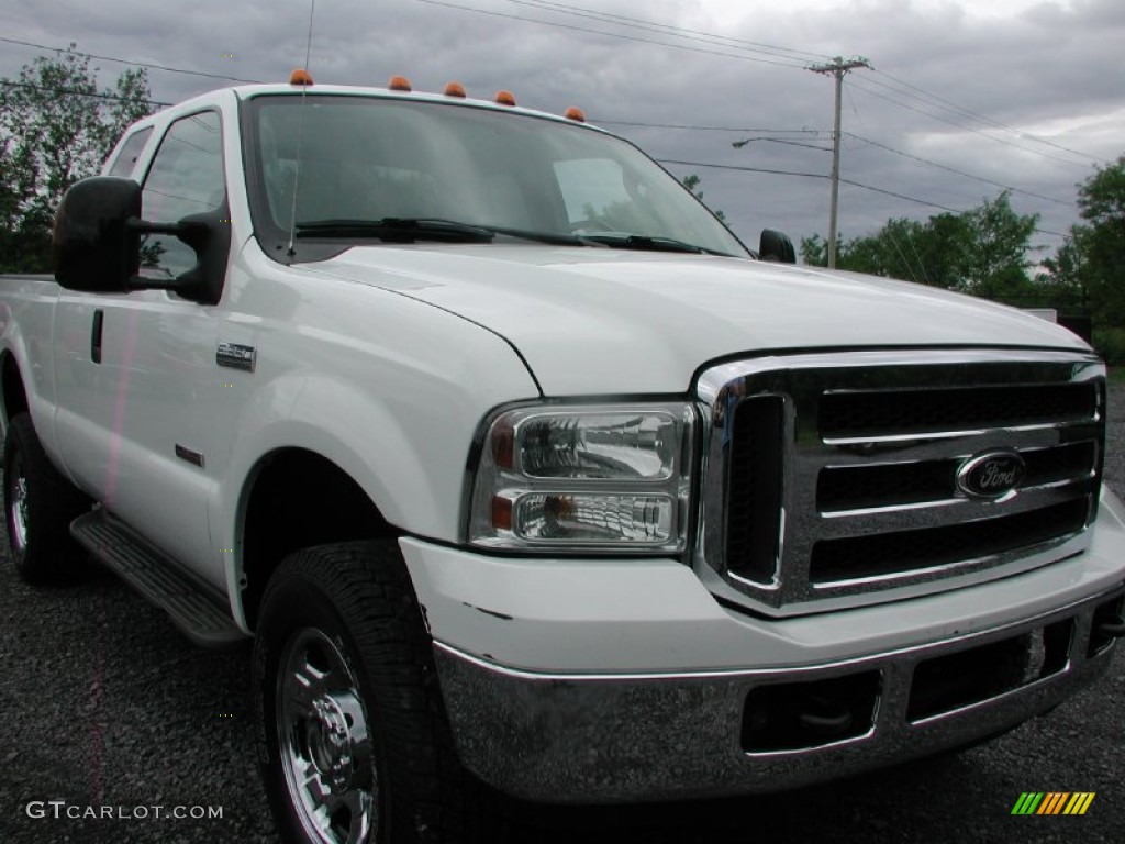 2005 F350 Super Duty FX4 SuperCab 4x4 - Oxford White / Medium Flint photo #16