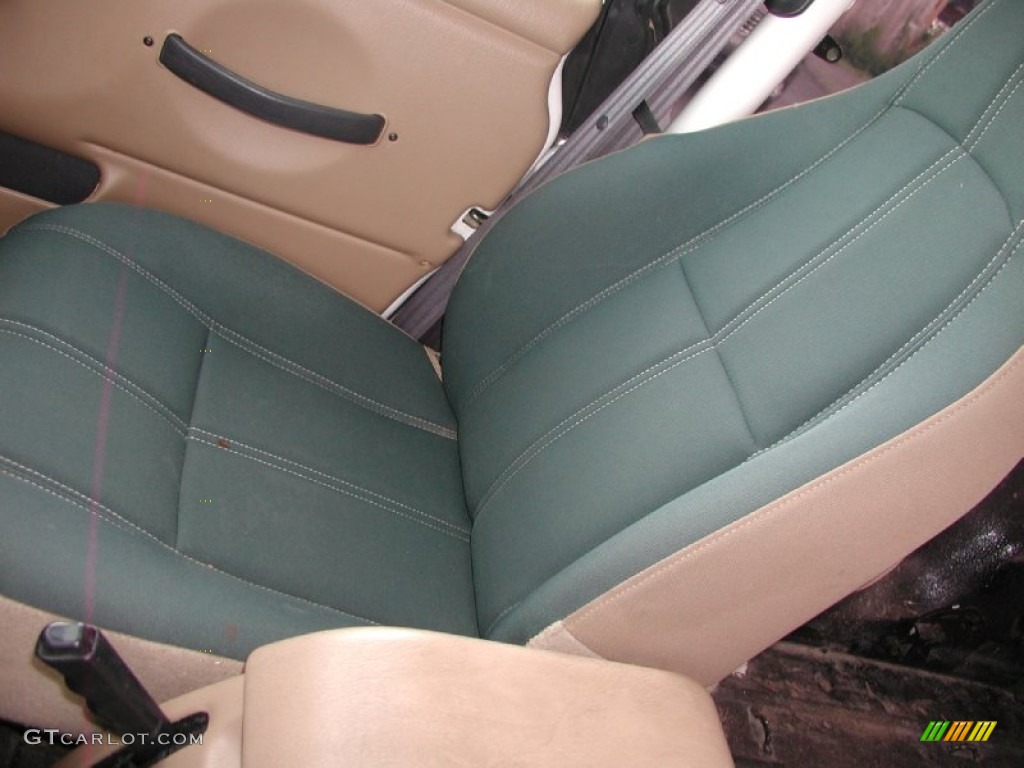 2001 Wrangler Sahara 4x4 - Stone White / Camel/Dark Green photo #37