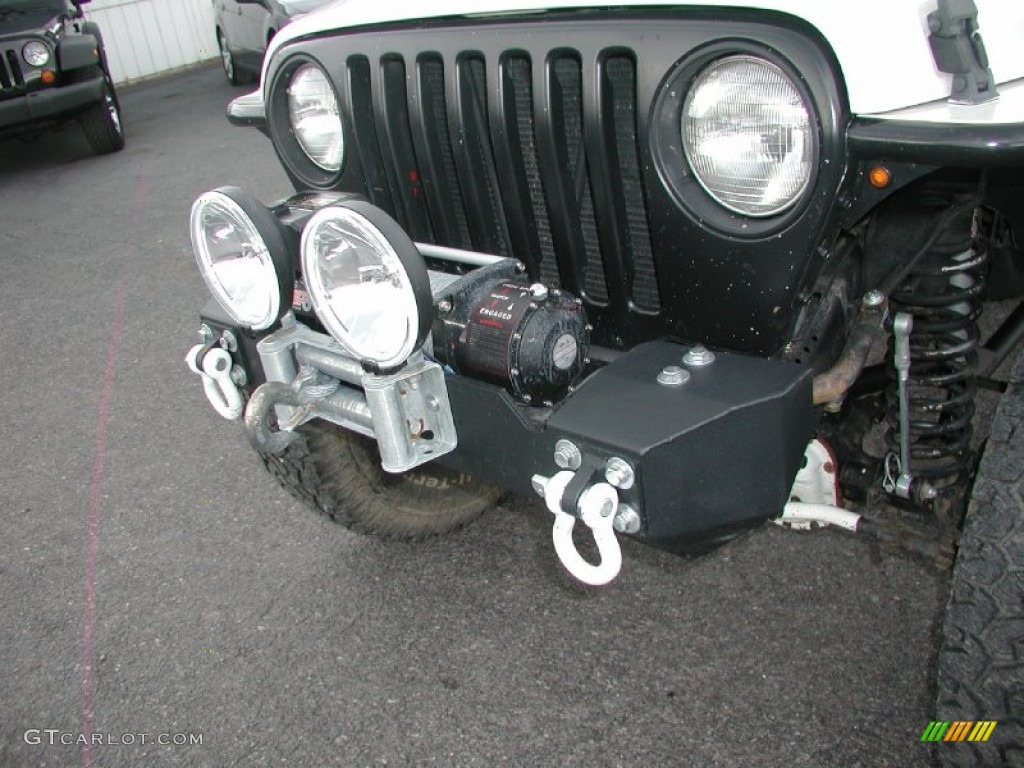 2001 Wrangler Sahara 4x4 - Stone White / Camel/Dark Green photo #42