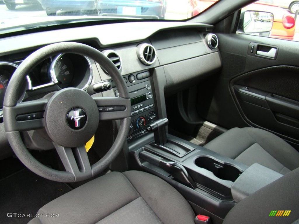 Dark Charcoal Interior 2009 Ford Mustang V6 Coupe Photo #66055123