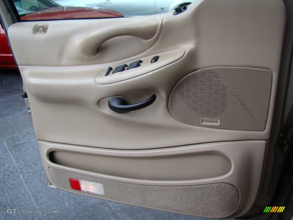2001 Expedition XLT - Arizona Beige Metallic / Medium Parchment photo #19