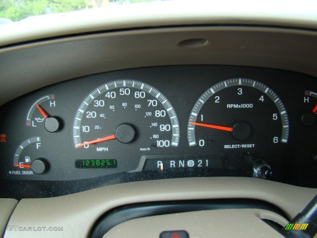 2001 Expedition XLT - Arizona Beige Metallic / Medium Parchment photo #25