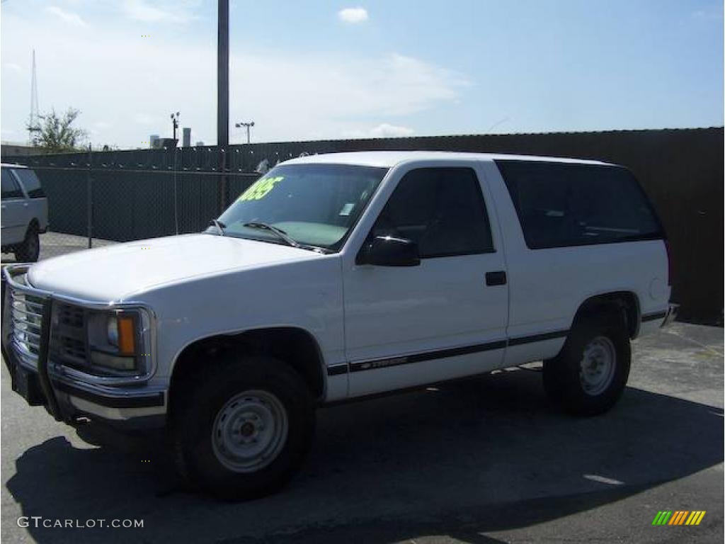 1999 Tahoe LT 4x4 - Summit White / Gray photo #1