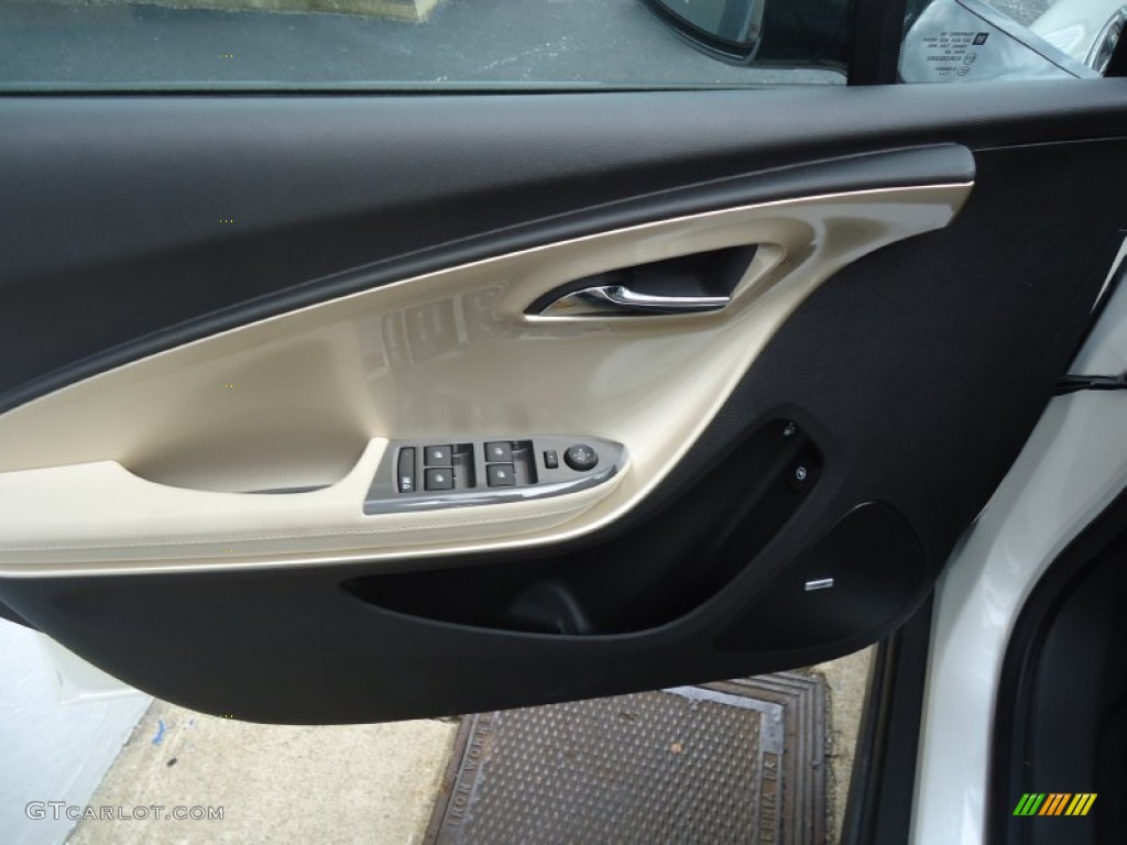 2012 Chevrolet Volt Hatchback Light Neutral/Dark Accents Door Panel Photo #66066323