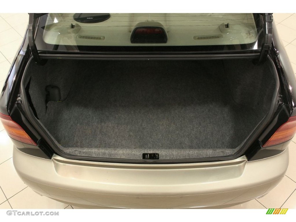 2004 Subaru Outback H6 3.0 Sedan Trunk Photos
