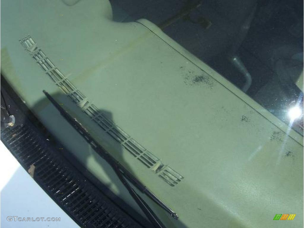 1999 Tahoe LS 4x4 - Summit White / Gray photo #32