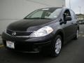 Super Black - Versa 1.8 S Hatchback Photo No. 1