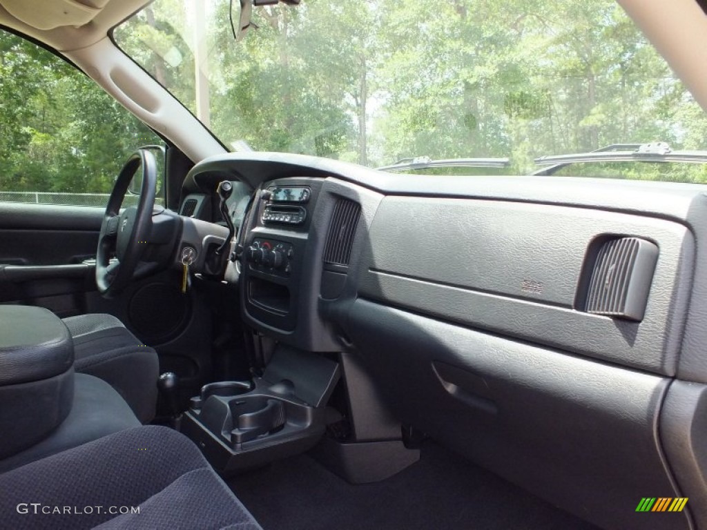 2005 Ram 1500 SLT Quad Cab 4x4 - Black / Dark Slate Gray photo #40