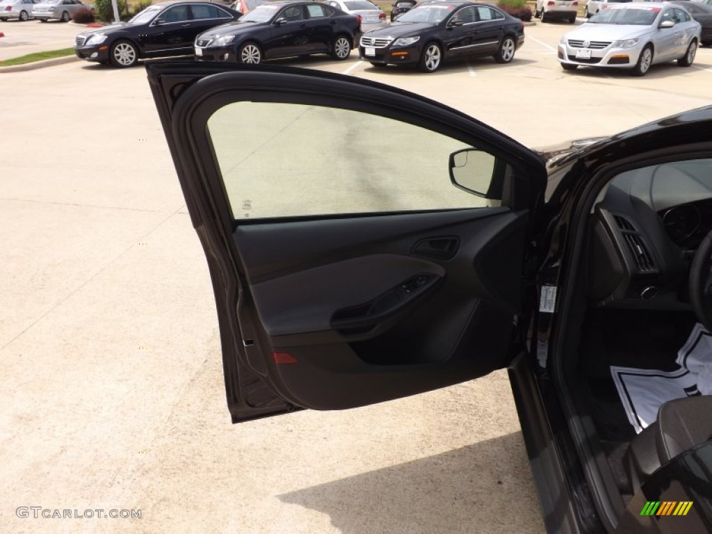 2012 Focus S Sedan - Black / Charcoal Black photo #14