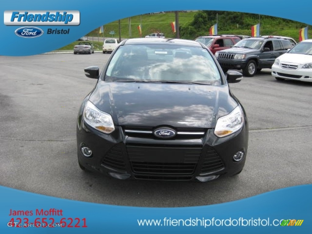 2012 Focus SE Sedan - Tuxedo Black Metallic / Charcoal Black photo #4