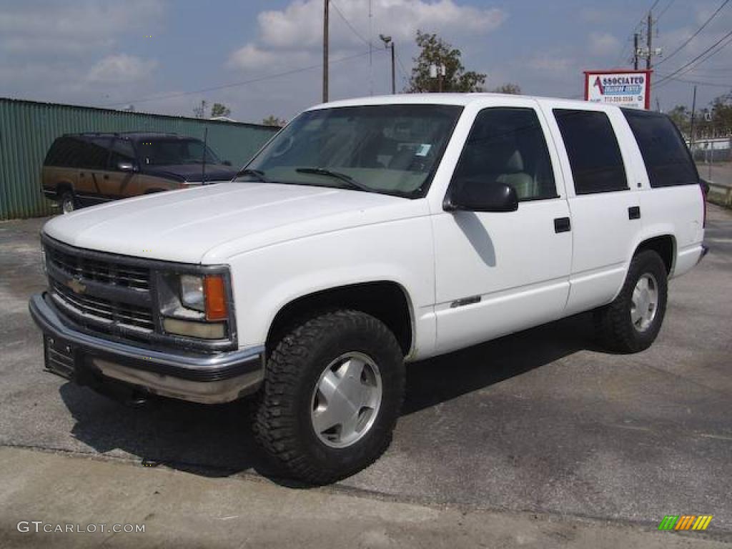 1999 Tahoe LS 4x4 - Summit White / Neutral photo #1