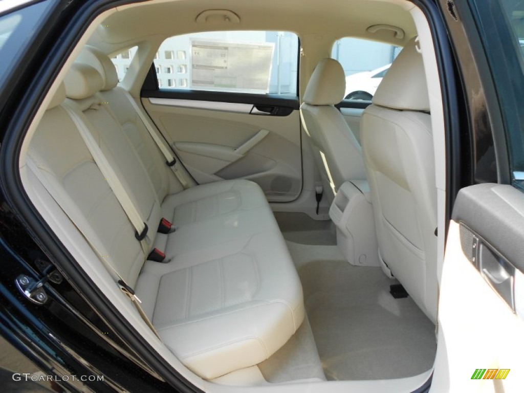 Cornsilk Beige Interior 2012 Volkswagen Passat 2.5L SE Photo #66094437