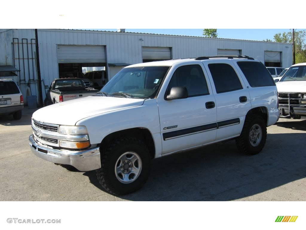 2001 Tahoe LS 4x4 - Summit White / Graphite/Medium Gray photo #1