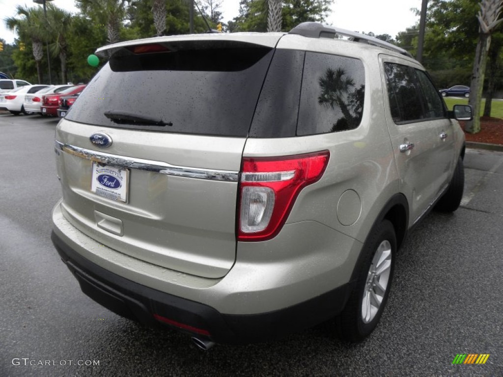 2011 Explorer XLT - Gold Leaf Metallic / Medium Light Stone photo #14