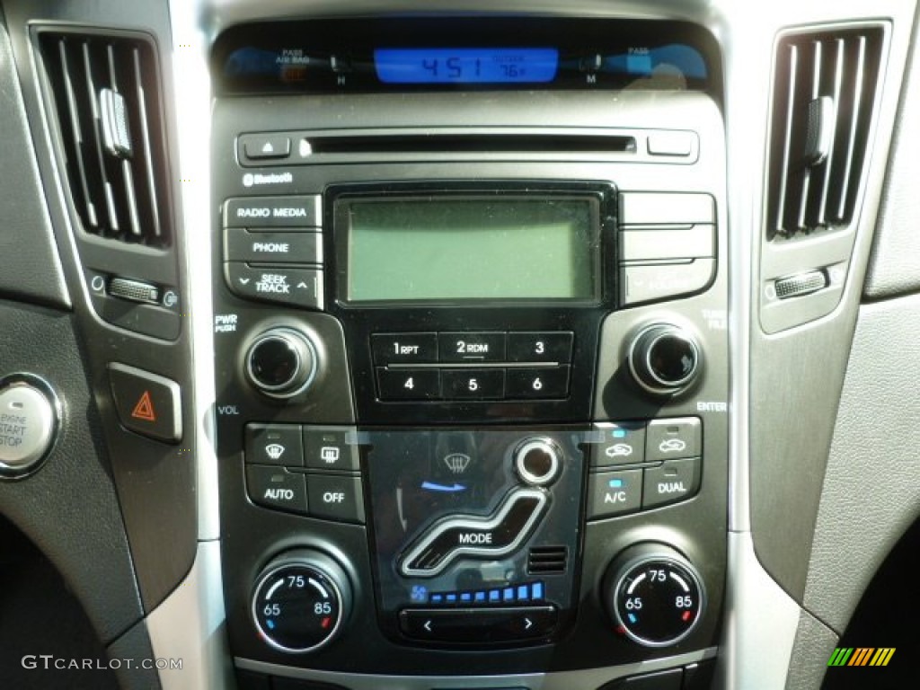 2013 Hyundai Sonata SE 2.0T Controls Photo #66097818