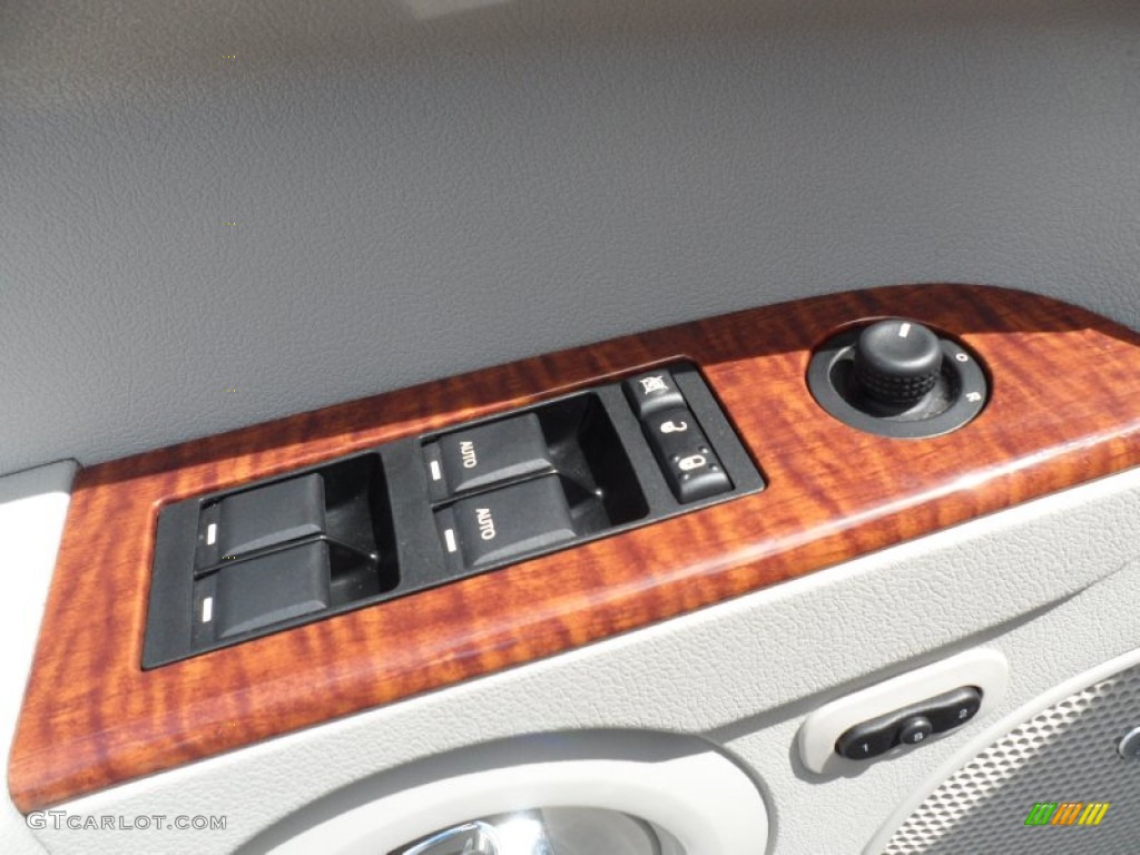 2010 Jeep Commander Limited Controls Photo #66100731