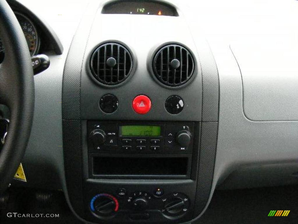 2005 Aveo Special Value Hatchback - Summit White / Gray photo #18