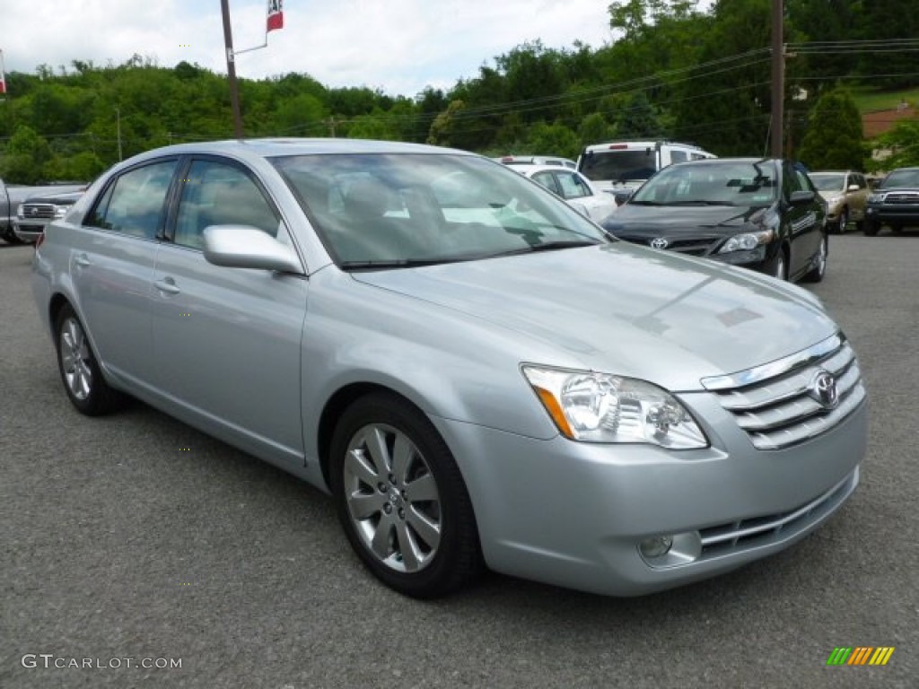 2005 Avalon XLS - Silver Pine Mica / Light Gray photo #1