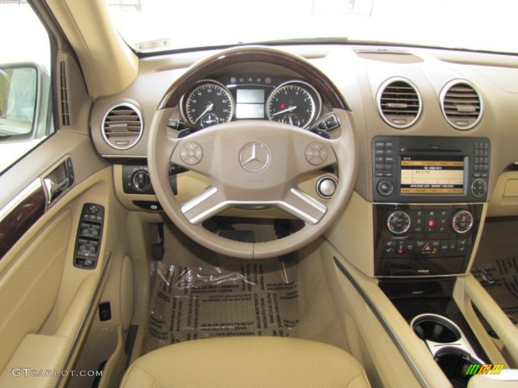 2010 Mercedes-Benz GL 550 4Matic Cashmere Dashboard Photo #66107898