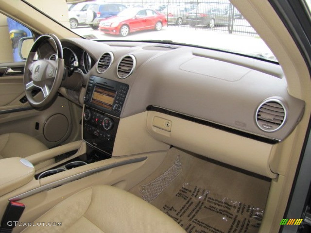2010 Mercedes-Benz GL 550 4Matic Dashboard Photos