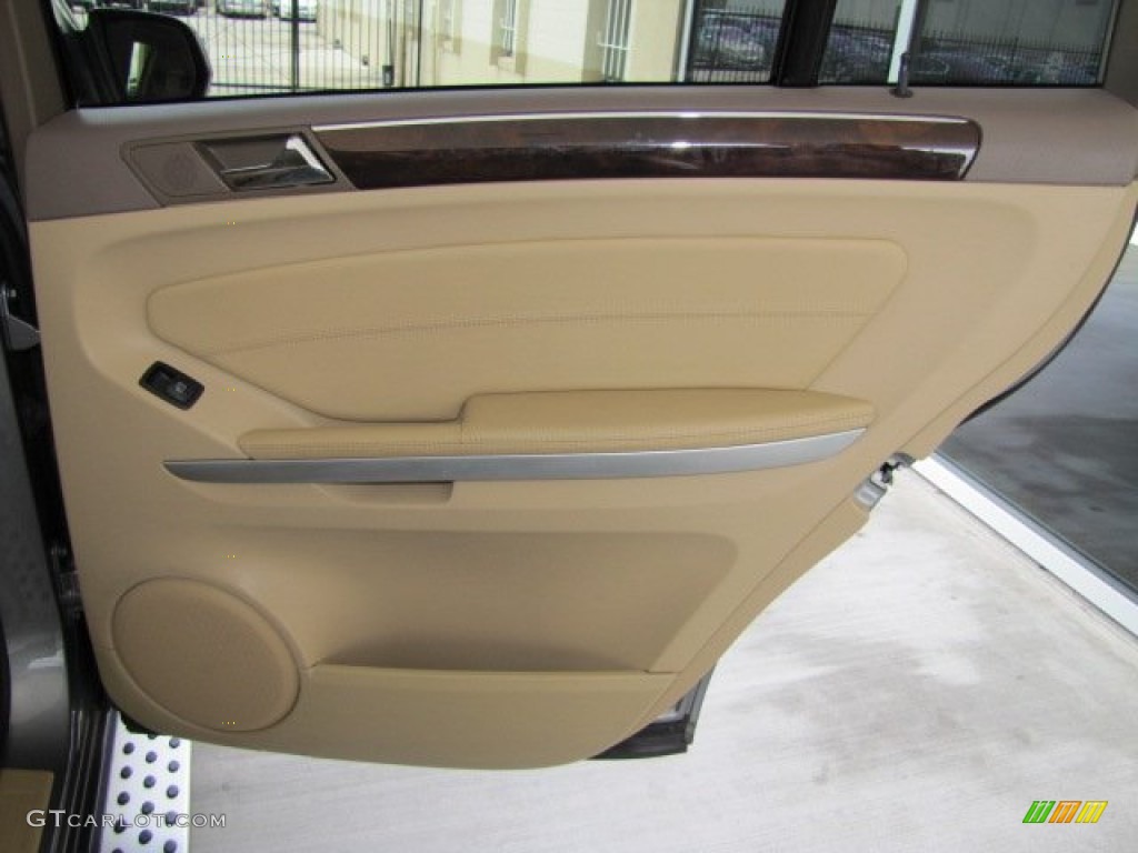 2010 Mercedes-Benz GL 550 4Matic Cashmere Door Panel Photo #66108165