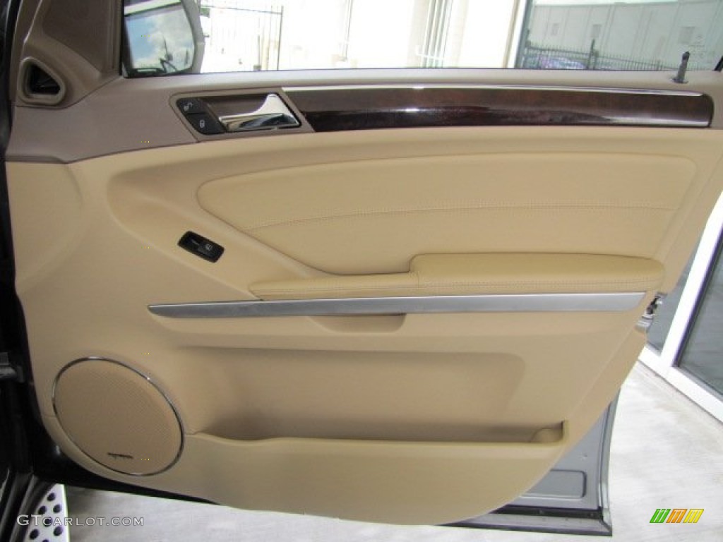 2010 Mercedes-Benz GL 550 4Matic Door Panel Photos