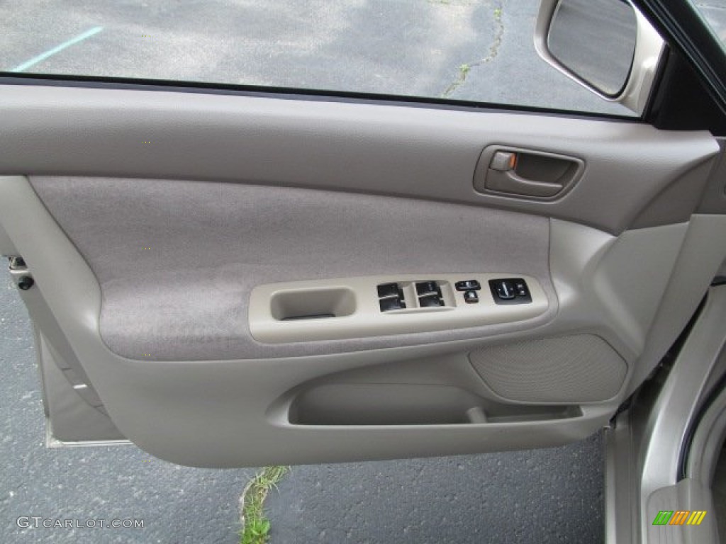 2003 Camry LE - Desert Sand Mica / Taupe photo #13