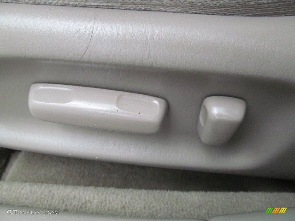 2003 Camry LE - Desert Sand Mica / Taupe photo #15