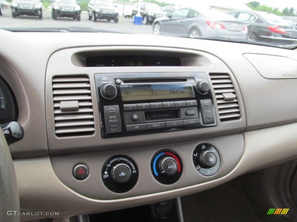 2003 Camry LE - Desert Sand Mica / Taupe photo #17