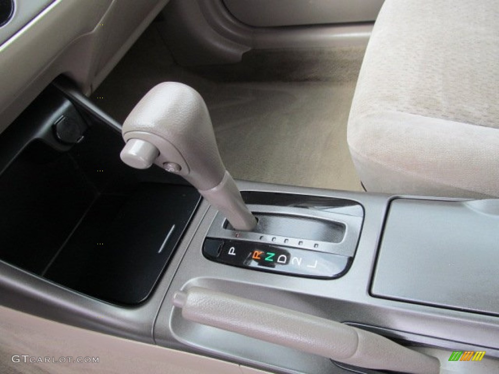 2003 Camry LE - Desert Sand Mica / Taupe photo #18