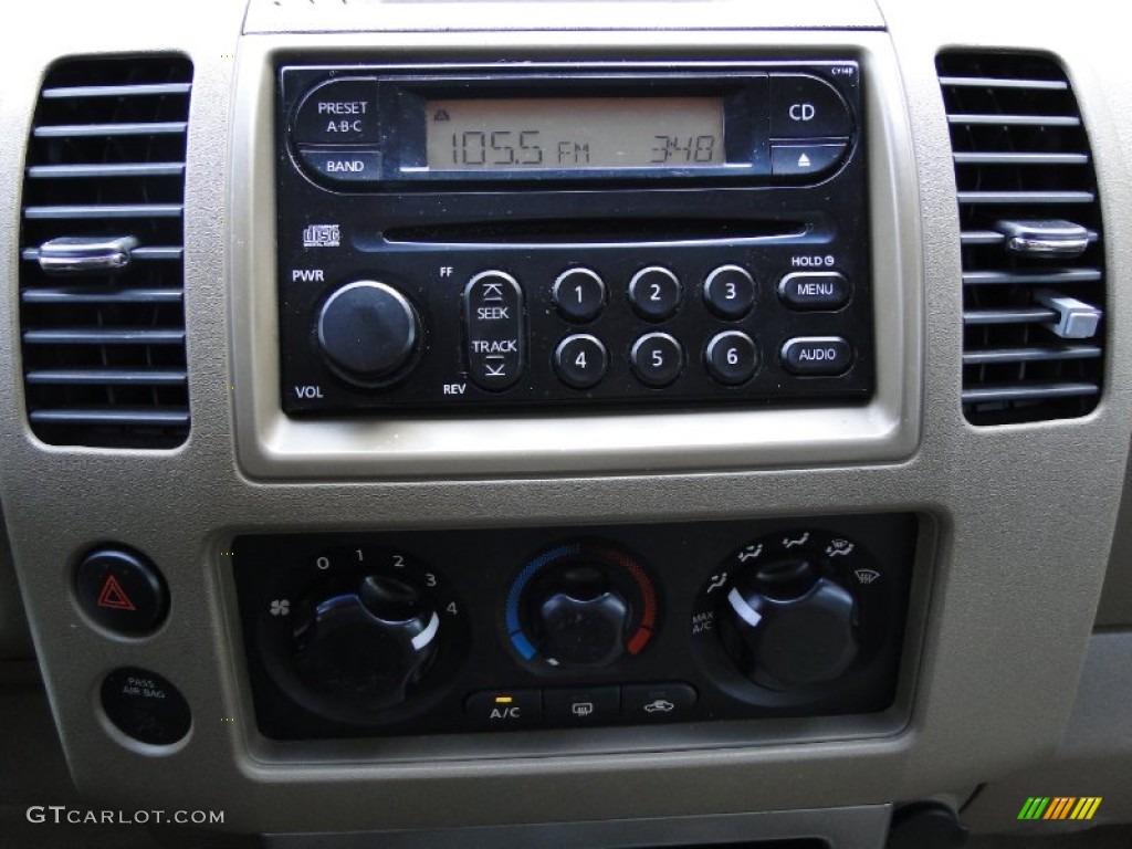 2007 Nissan Pathfinder S Controls Photos