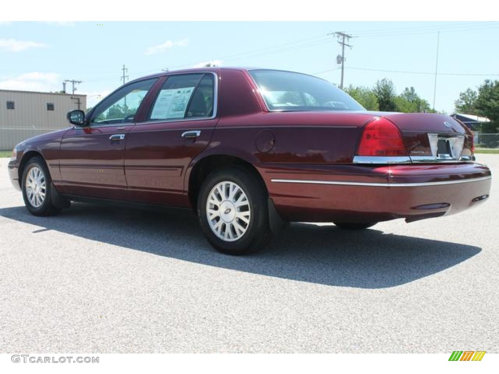 2005 Crown Victoria LX - Dark Toreador Red Metallic / Light Flint photo #7