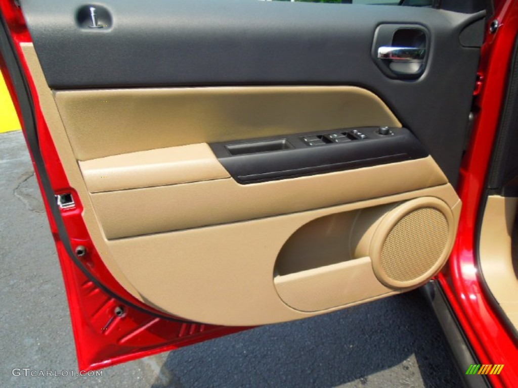 2012 Jeep Patriot Latitude Door Panel Photos